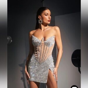 Beautiful sparkly dress!